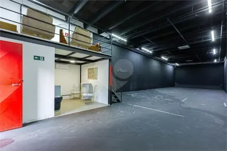 Galpão/Depósito/Armazém para venda ou aluguel, 725m² no Vila Ipojuca, São Paulo