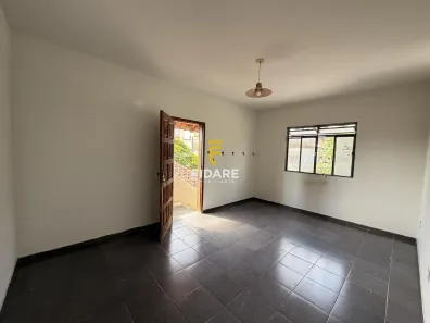 Imóvel Comercial com 5 Quartos para alugar, 100m² no Melo, Montes Claros