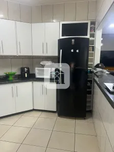 Casa com 3 Quartos para alugar, 180m² no Cidade Jardim, Uberlândia