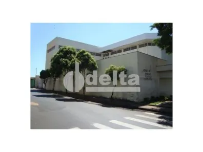 Ponto Comercial para alugar, 3100m² no Santa Mônica, Uberlândia