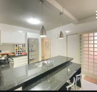 Sobrado com 4 Quartos à venda, 300m² no Jardim Alvorada, Londrina