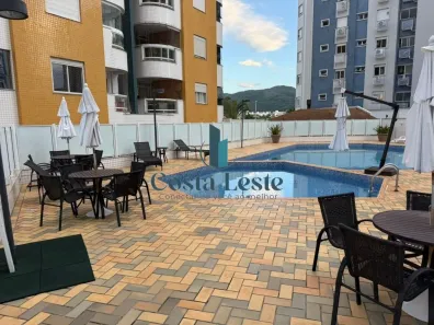 Apartamento com 3 Quartos para alugar, 103m² no Itacorubi, Florianópolis