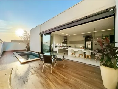 Casa de Condomínio com 3 Quartos à venda, 330m² no Granja Marileusa, Uberlândia