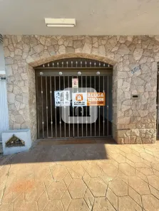 Casa com 3 Quartos para alugar, 150m² no Centro, Araguari