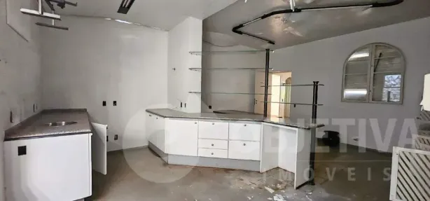Imóvel Comercial com 3 Quartos para alugar, 400m² no Lídice, Uberlândia