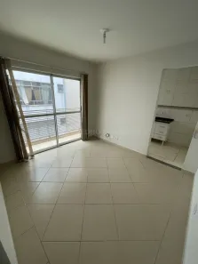 Apartamento com 1 Quarto para alugar, 26m² no Zona 07, Maringá
