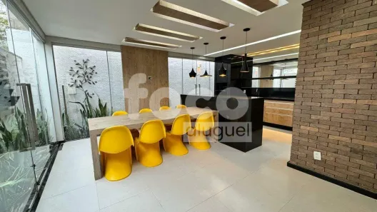 Casa de Condomínio com 3 Quartos para alugar, 250m² no Morada da Colina, Uberlândia