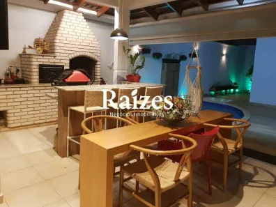 Casa de Condomínio com 4 Quartos à venda, 200m² no Jardim Inconfidência, Uberlândia