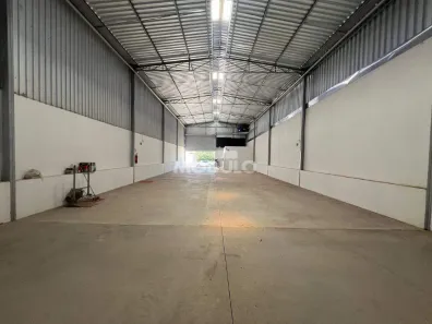 Galpão/Depósito/Armazém para alugar, 350m² no Nossa Senhora das Graças, Uberlândia