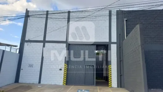 Casa com 1 Quarto para alugar, 300m² no Dona Zulmira, Uberlândia