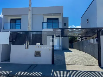 Casa com 3 Quartos à venda, 132m² no Carianos, Florianópolis