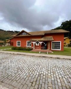 Casa de Condomínio com 4 Quartos à venda, 225m² no Itaipava, Petrópolis