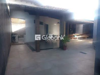 Casa com 3 Quartos à venda, 330m² no Ibituruna, Montes Claros