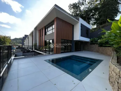 Casa com 3 Quartos à venda, 295m² no América, Joinville
