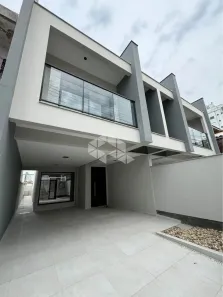 Casa com 3 Quartos à venda, 179m² no Barreiros, São José