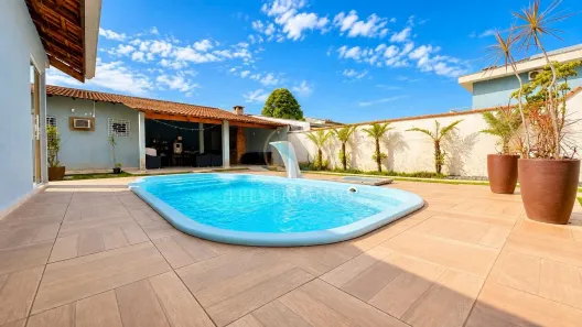 Casa com 4 Quartos para alugar, 150m² no Guaratuba, Guaratuba