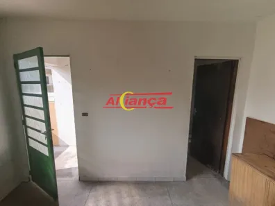 Casa com 2 Quartos para alugar, 57m² no Jardim Flor da Montanha, Guarulhos