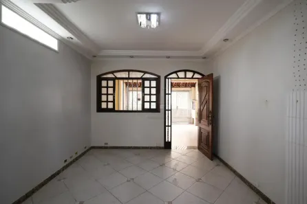 Sobrado com 4 Quartos para alugar, 380m² no Vila Assunção, Santo André