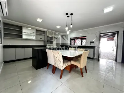 Casa com 4 Quartos para alugar, 373m² no Vila Nova, Blumenau