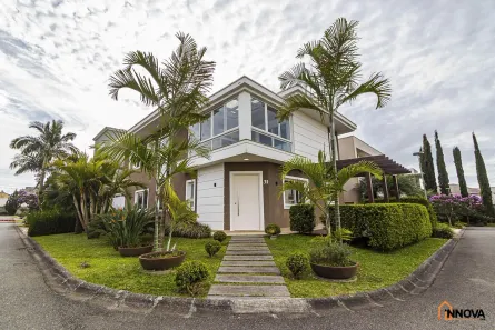 Casa de Condomínio com 4 Quartos para alugar, 39m² no Xaxim, Curitiba