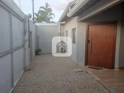 Casa com 3 Quartos à venda, 222m² no Jardim Karaíba, Uberlândia