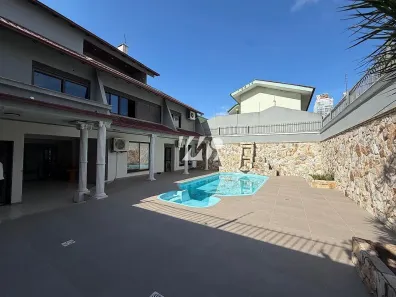 Casa com 4 Quartos para alugar, 320m² no Centro, Palhoça
