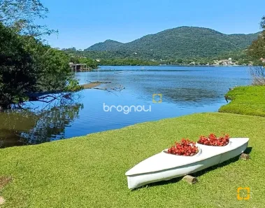 Casa de Condomínio com 2 Quartos à venda, 73m² no Lagoa da Conceição, Florianópolis