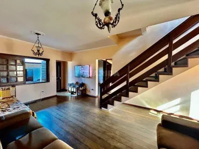 Casa com 7 Quartos para alugar, 312m² no Jardim Floresta, Porto Alegre