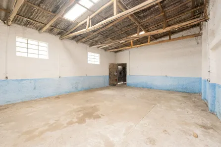 Prédio Comercial para alugar, 100m² no Três Vendas, Pelotas
