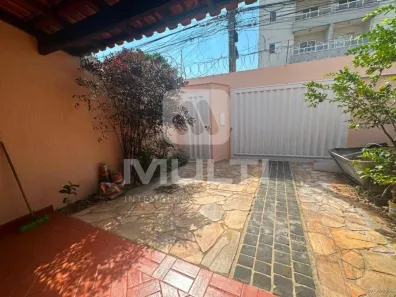 Casa com 4 Quartos à venda, 102m² no Segismundo Pereira, Uberlândia
