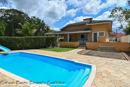 Casa de Condomínio com 4 Quartos à venda, 180m² no Bougainvillee V, 