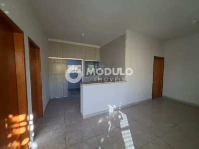Casa com 3 Quartos para alugar, 60m² no Martins, Uberlândia