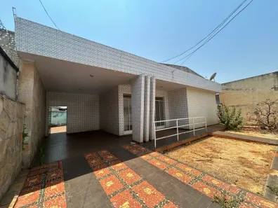 Casa com 4 Quartos à venda, 213m² no Setor Coimbra, Goiânia