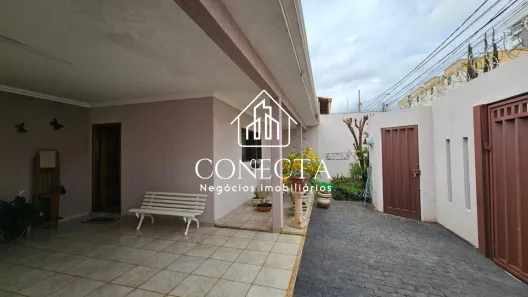 Casa com 3 Quartos para alugar, 200m² no Santa Mônica, Uberlândia