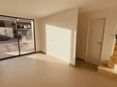 Sobrado com 4 Quartos à venda, 131m² no Pires Façanha, Eusébio