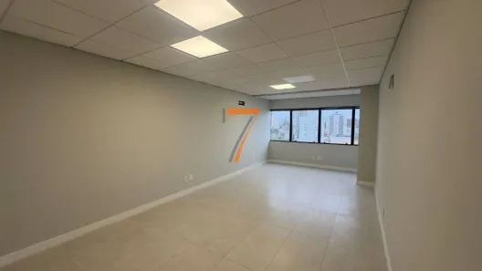 Sala Comercial para venda ou aluguel, 38m² no Estreito, Florianópolis