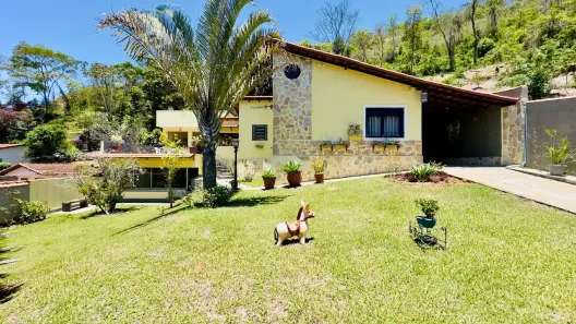 Apartamento com 3 Quartos para alugar, 200m² no Pedro do Rio, Petrópolis