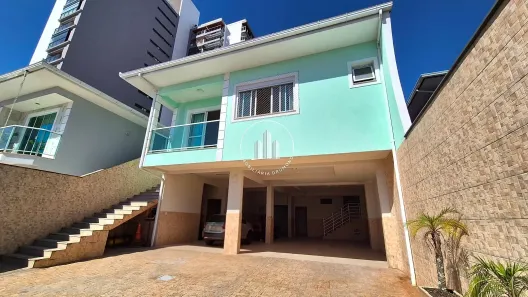 Casa com 3 Quartos à venda, 248m² no Barreiros, São José