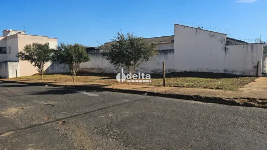 Lote/Terreno à venda, 300m² no Pampulha, Uberlândia
