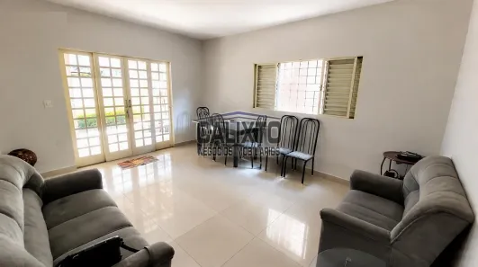 Sobrado com 3 Quartos à venda, 235m² no Santa Luzia, Uberlândia