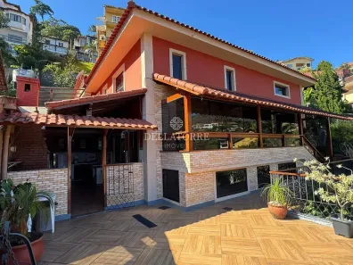 Casa com 3 Quartos para alugar, 204m² no Pimenteiras, Teresópolis