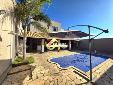 Casa com 3 Quartos à venda, 250m² no Das Oliveiras, Divinópolis