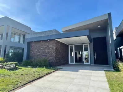 Casa de Condomínio com 4 Quartos à venda, 190m² no Capão da Canoa, Capão da Canoa