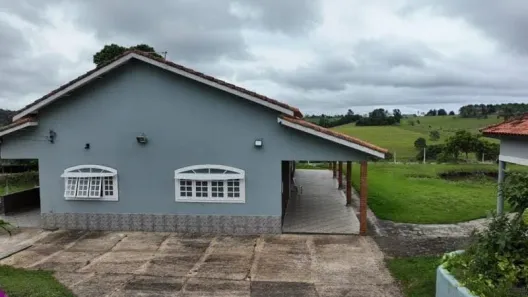 Fazenda/Sítio com 3 Quartos à venda, 200m² no Varginha, Itapetininga