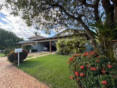 Casa de Condomínio com 3 Quartos à venda, 223m² no Jardins Atenas, Goiânia