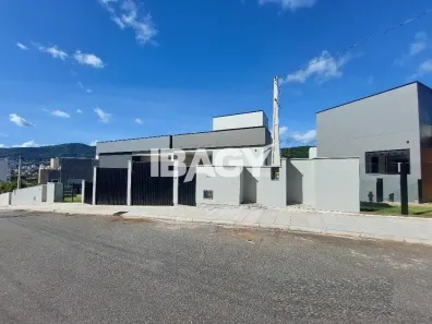 Casa com 3 Quartos para alugar, 142m² no Córrego Grande, Florianópolis