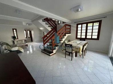 Casa com 4 Quartos para alugar, 241m² no Córrego Grande, Florianópolis