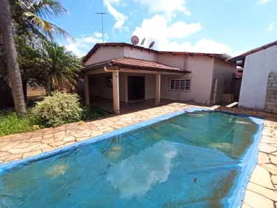 Casa com 4 Quartos à venda, 350m² no Jardim Patrícia, Uberlândia