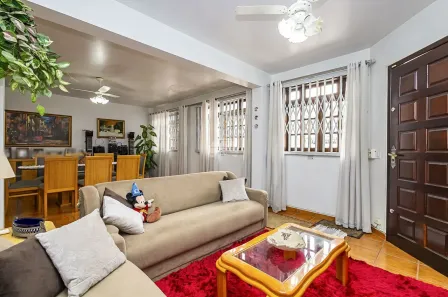 Sobrado com 3 Quartos à venda, 132m² no Novo Mundo, Curitiba