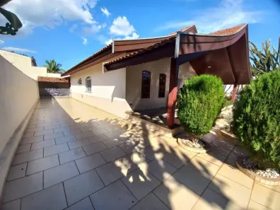 Casa com 3 Quartos à venda, 220m² no Parque Novo Mundo, Americana